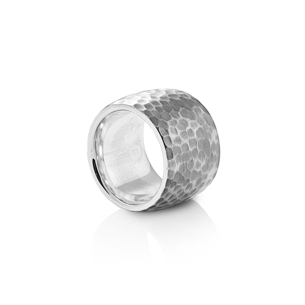Massive ring in Sterling Silver with a hammered and oxidised finish by Gexist®
