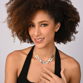 Necklace in rhodium-plated Sterling silver featuring a fine rolo chain with oval links by Gexist®