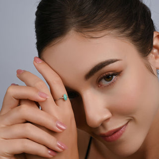 Small Sterling Silver ring with vertical oval Turquoise cab by Gexist®