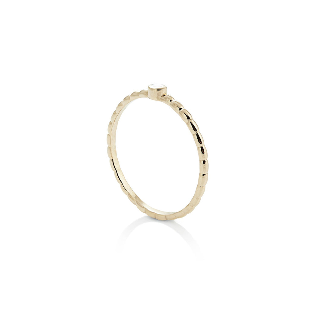 Small ring in Sterling Silver, gold plating with a shiny, polished finish with a Mother of Pearl by Gexist®