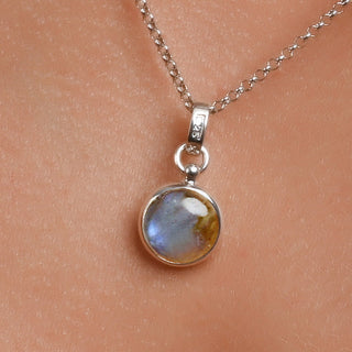Sterling Silver Pendant with magnificent top-quality round Labradorite cab by Gexist®