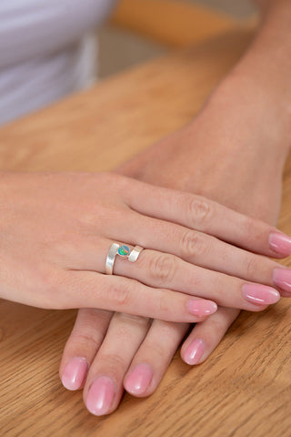 Sterling Silver ring with a round AA-quality opal doublet by Gexist®