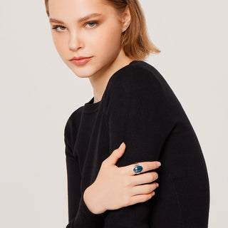 Sterling silver ring featuring a triple band on which sits a magnificent oval Apatite by Gexist®