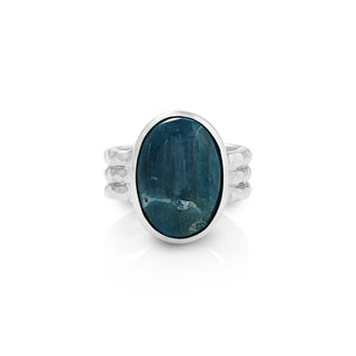 Sterling silver ring featuring a triple band on which sits a magnificent oval Apatite by Gexist®