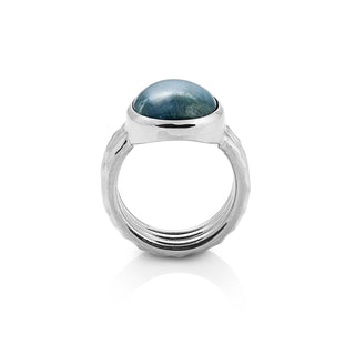 Sterling silver ring featuring a triple band on which sits a magnificent oval Apatite by Gexist®