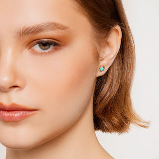 Stud earrings in Sterling Silver, gold plating with a shiny and polished finish by Gexist®