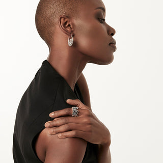 Beautiful Sterling Silver ring with a twisted wire that gives an impression of infinity by Gexist®