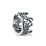 Beautiful Sterling Silver ring with a twisted wire that gives an impression of infinity by Gexist®