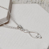 Sterling Silver Simple Celtic Loop Necklace (ME421P) by Gexist®