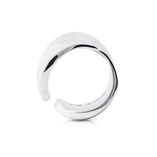 Sterling Silver ring in the shape of a wave with a brushed finish and composed of a gradient of Zircon by Gexist®