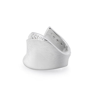 Sterling Silver ring in the shape of a wave with a brushed finish and composed of a gradient of Zircon by Gexist®