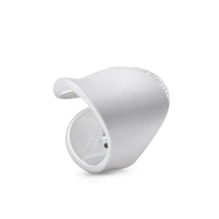 Sterling Silver ring in the shape of a wave with a brushed finish and composed of a gradient of Zircon by Gexist®