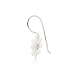 Sterling silver earrings with a small daisy flower by Gexist®