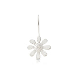 Sterling silver earrings with a small daisy flower by Gexist®