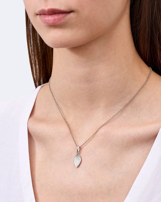 Sterling silver pendant with leaf motif by Gexist®