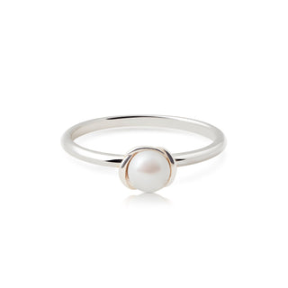 Sterling silver ring with a freshwater pearl by Gexist®