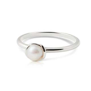 Sterling silver ring with a freshwater pearl by Gexist®