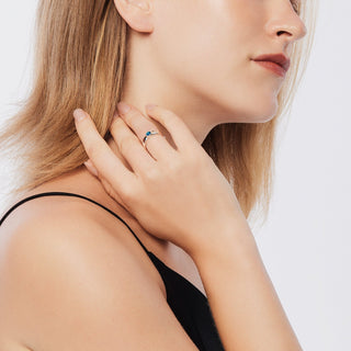 Sterling silver ring with a hammered finish and set with a doublet Opal (round 4.5mm) by Gexist®