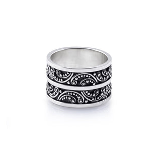 Sterling silver ring with a shiny and oxidised finish, revealing beautiful patterns by Gexist®