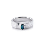Sterling silver ring with a shiny hammered finish, adorned with an oval doublet Opal (3x5mm) by Gexist®