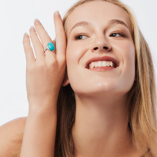 Sterling silver ring with a shiny hammered finish and adorned with a magnificent Amazonite oval cab (14x19mm) by Gexist®
