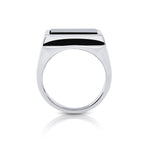 Sterling silver ring with polished and shiny finish, set with a square cut Onyx (15x15mm) by Gexist®