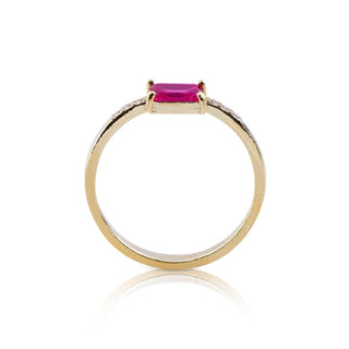 Sterling silver ring with yellow gold plating that combines the elegance of garnet (4x6mm) and the brilliance of zircon on a shiny and polished ring by Gexist®
