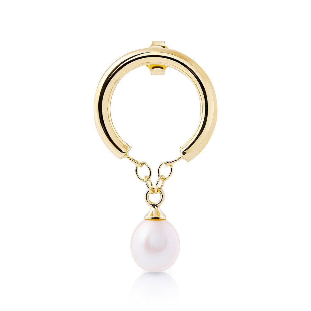 Stud earrings in Sterling silver with yellow gold plating, consisting of a harmonious combination of a shiny ring and a beautiful pearl held by fine links by Gexist®